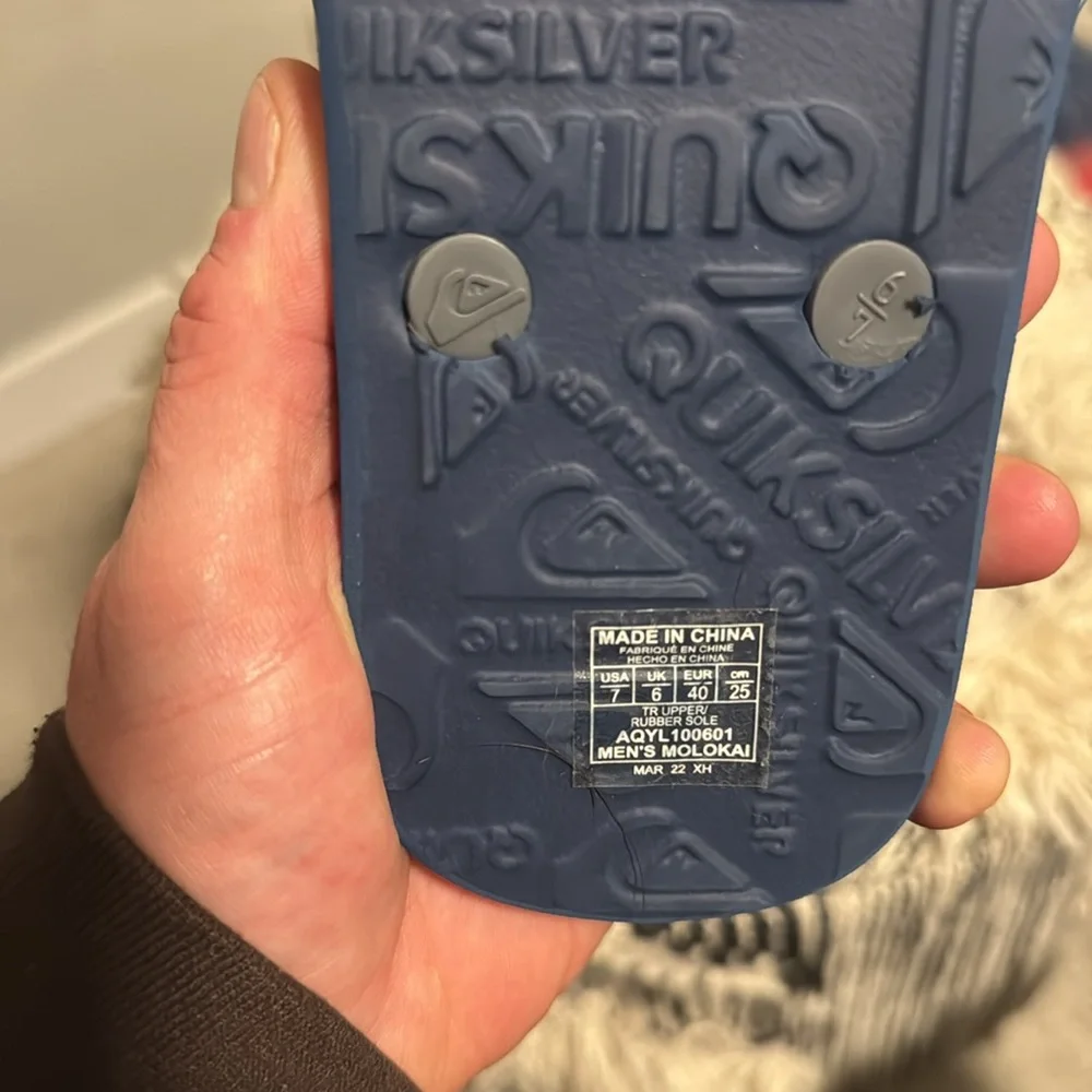 NWT - Quicksilver sandals / flip flops - Size 7 men - Picture 3 of 3